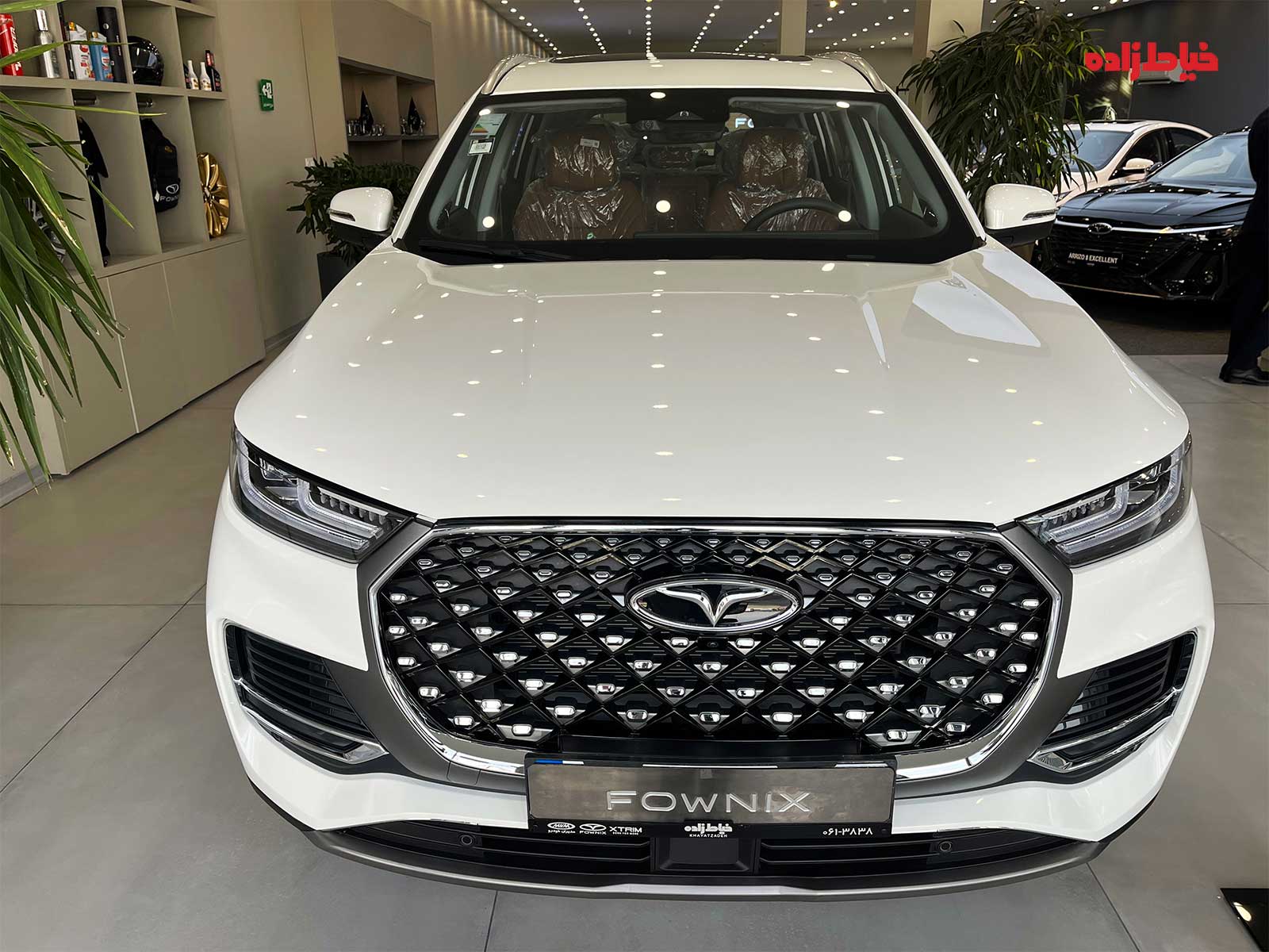 تیگو 8 پرو e+ از روبرو