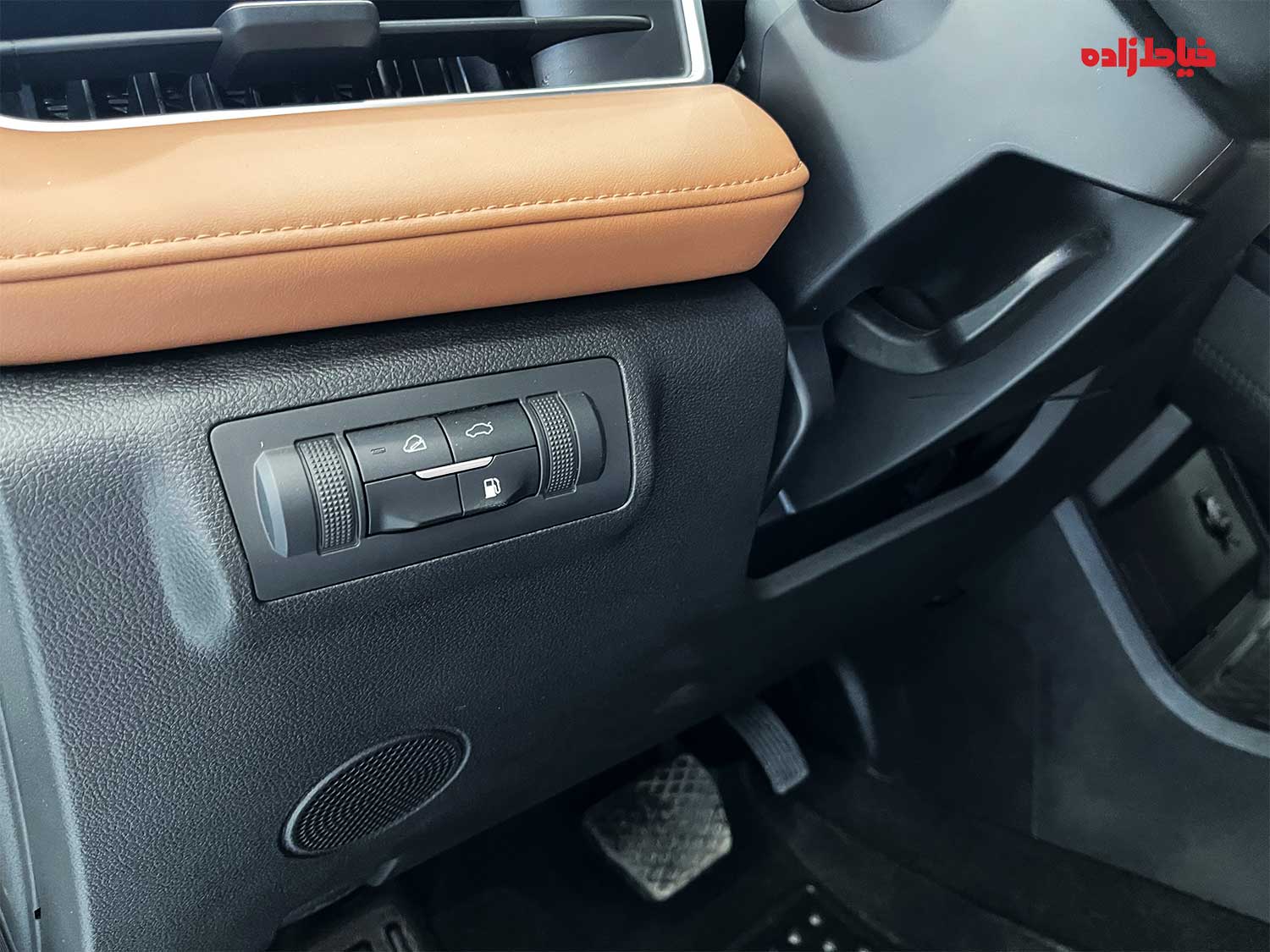 تیگو 8 پرو e+ کنار فرمان 2