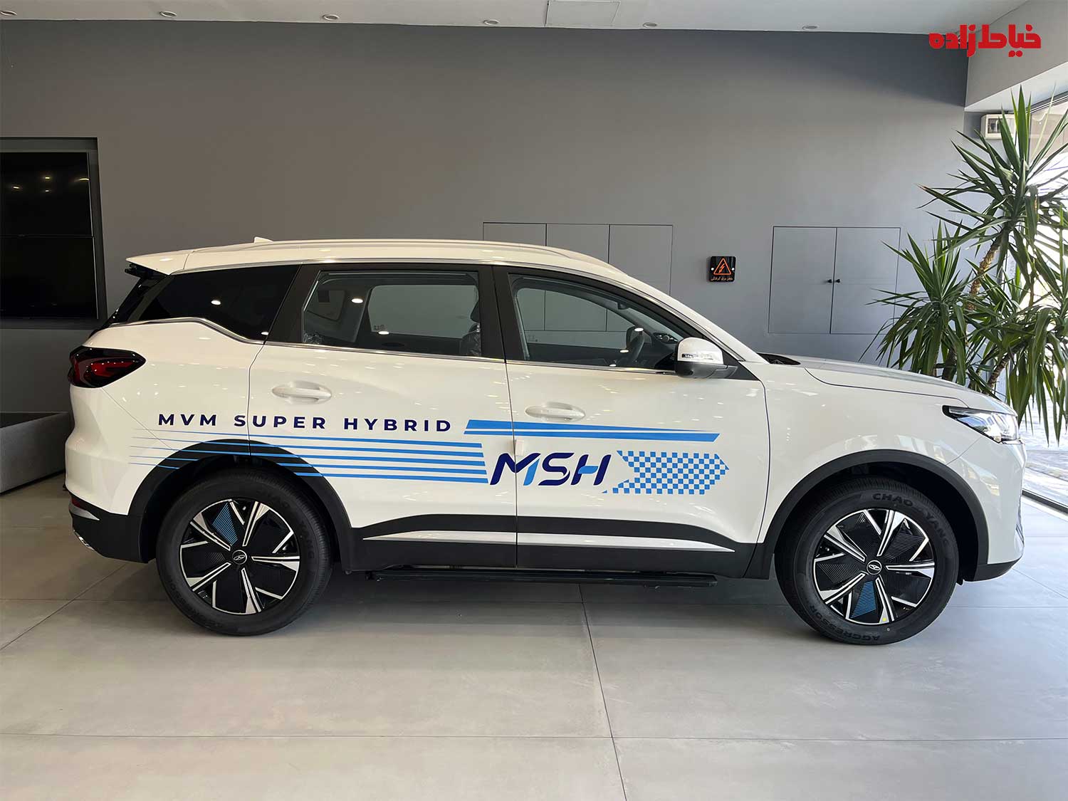 نمای جانبی تیگو 7 e+