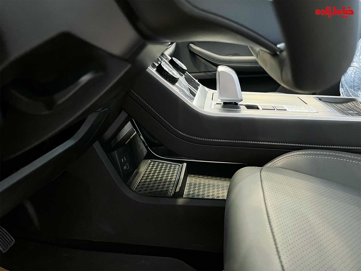 نمای داخلی تیگو 7 e+