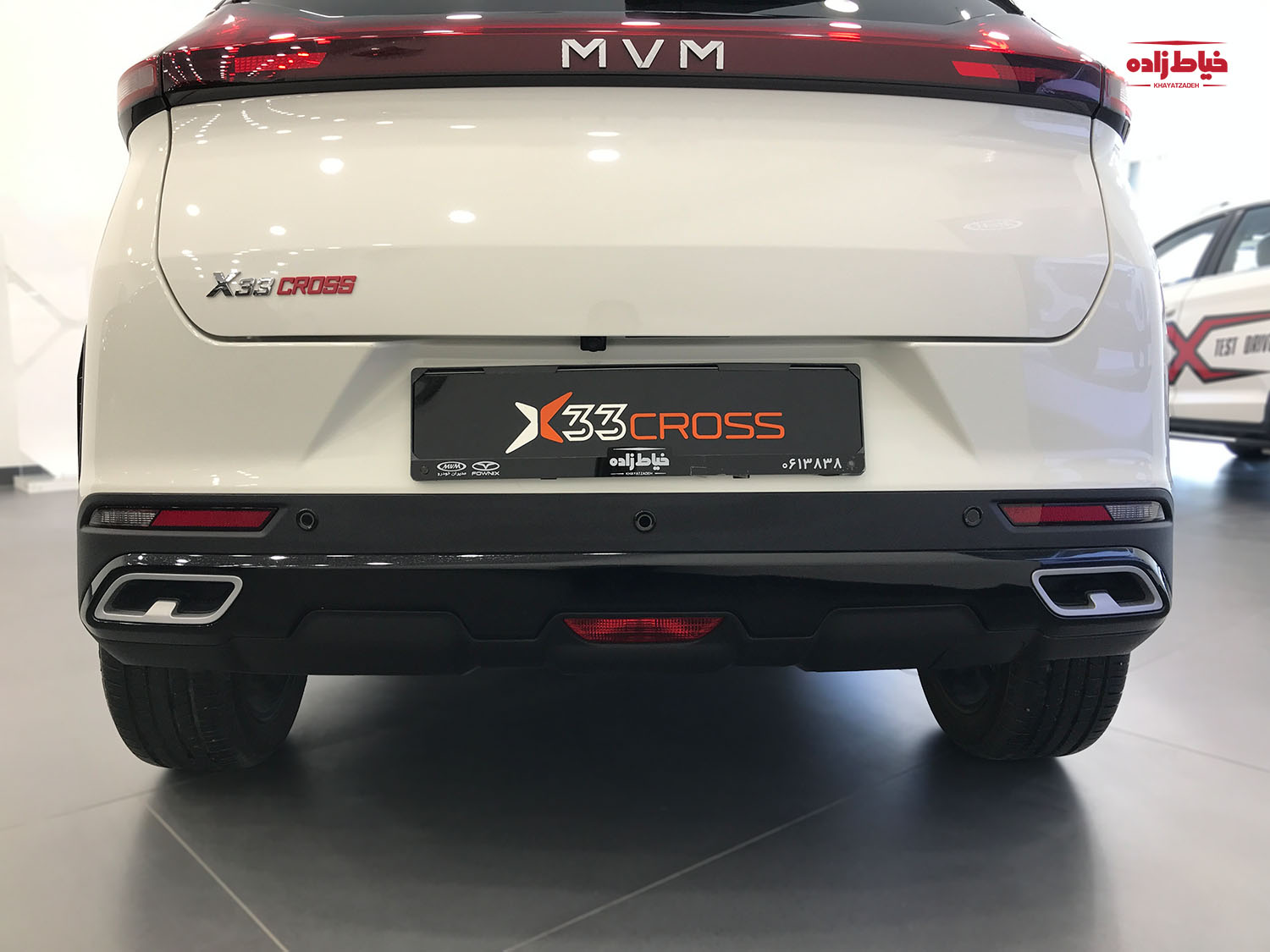 ایکس 33 کراس از نمای پشتی