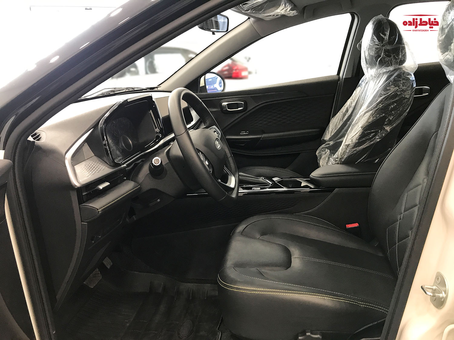 کابین داخلی ایکس 33 کراس