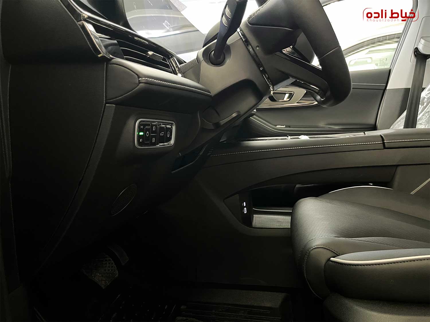 بخش زیر فرمان و دکمه های اف ایکس برقی